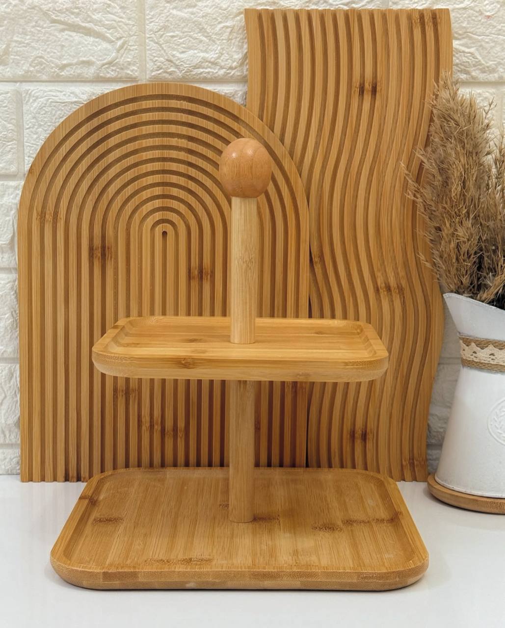 Plateau Décoratif Carré en Bambou – 2 Niveaux avec Poignée en Bois